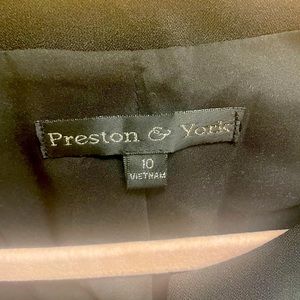 Size 10 Jacket that is like new and ready to ship!